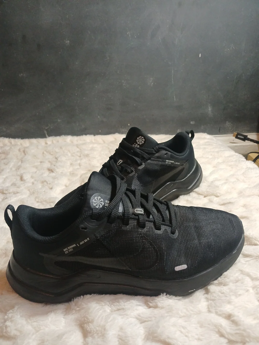 Nike Mens Downshifter 12 Black Athletic Running Shoes Sneakers Size 10.5